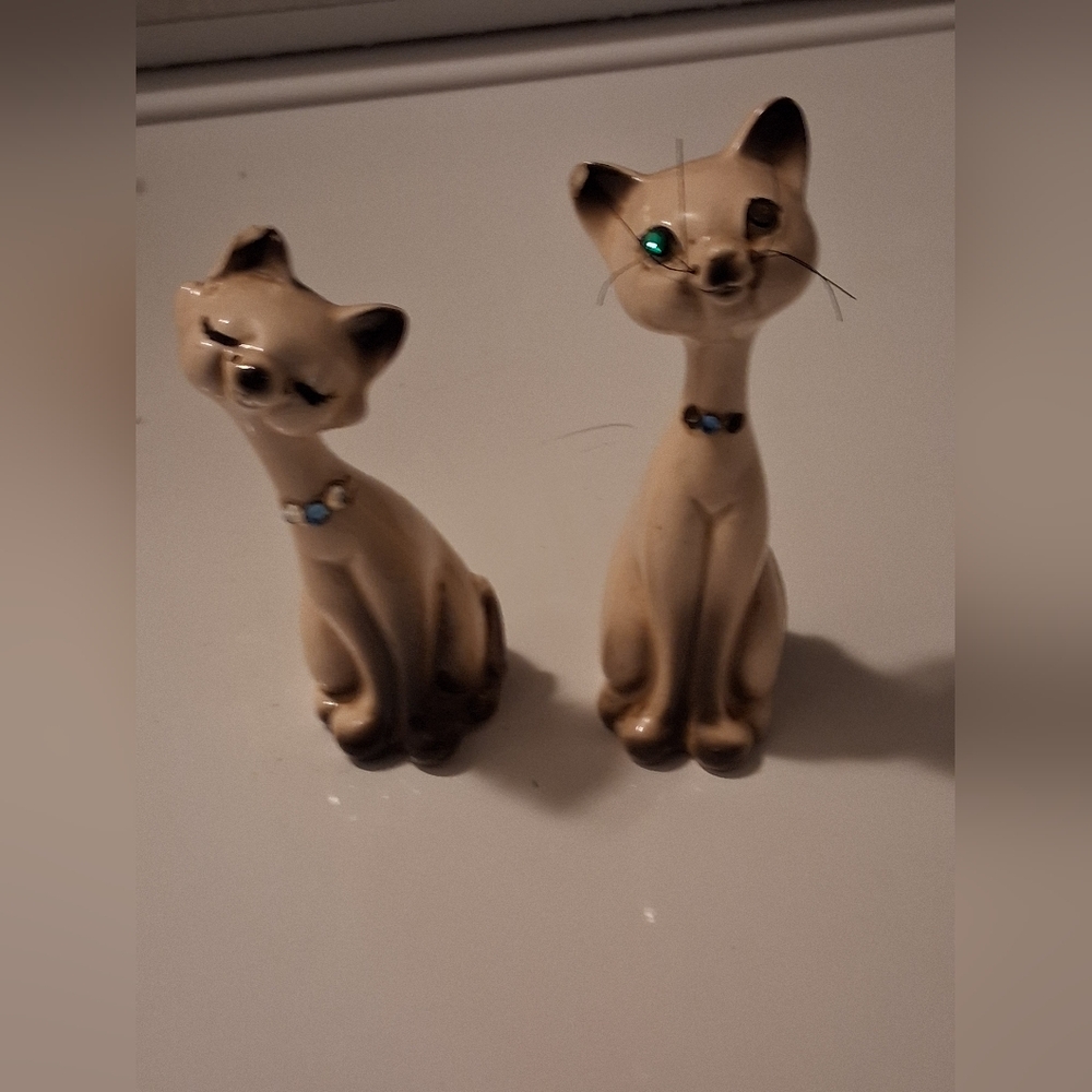 Vintage Set Of 2 Siamese Cats 1 Salt & 1 Pepper Shakers Ceramic 1960's